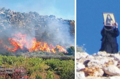 Καλόγριες (στα Χανιά) με εικονίσματα στα χέρια απέναντι στις φλόγες που απειλούσαν τη Μονή Μεταμορφώσεως