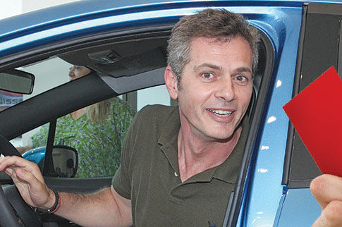 ΚΟΚΚΙΝΗ ΚΑΡΤΑ: Στον Μάριο Αθανασίου