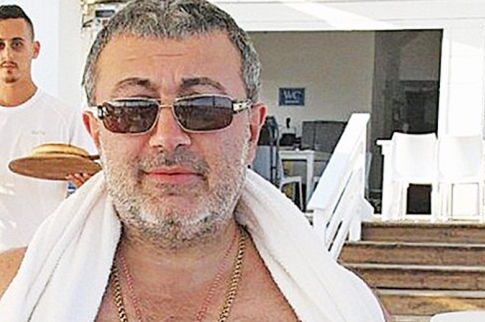 Εσφαξαν τον πατέρα τους γιατί τις βίαζε