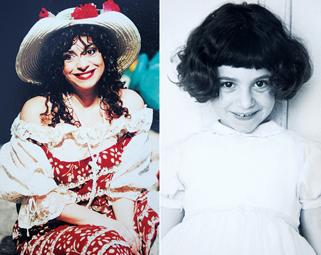 Αριστερά: Με ρούχα εποχής στους «Απάχηδες των Αθηνών». Δεξιά: Πιτσιρίκα ποζάρει με νάζι στον φακό