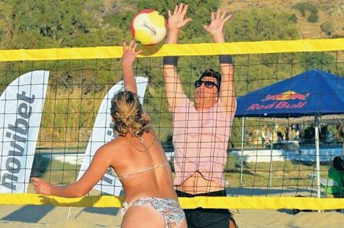 Ο Σάκης Ρουβάς αστέρι στο beach volley