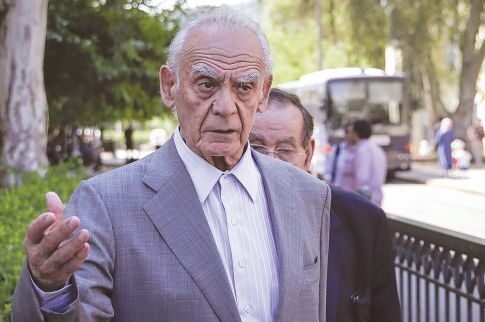 Ελεύθερος ο Ακης, αλλά με όρους