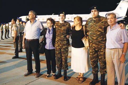 Η Παναγία έκανε το θαύμα της! Στις αγκαλιές των οικογενειών τους οι δύο στρατιωτικοί
