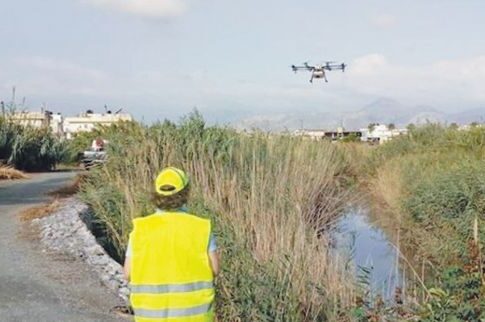Στην Κρήτη ψεκάζουν τα κουνούπια με drone για να πολεμήσουν τον θανατηφόρο ιό του Δυτικού Νείλου