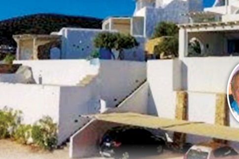 «Μπλόκο» στο «Ελευθέριος Βενιζέλος» για τον πατροκτόνο της Αντιπάρου
