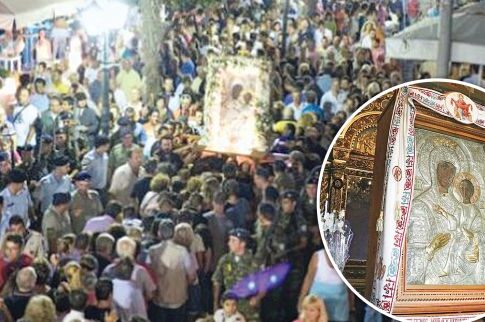 Ουρές πιστών για την Παναγία