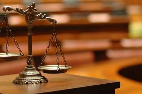 Εξώδικο προς την «Espresso» για τα δημοσιεύματα που αφορούσαν τη διαμάχη δύο -δικαστικών- γονιών