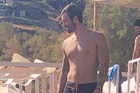 Ο «Survivor 2» Ηλίας Γκότσης χαλαρώνει στην Τήνο!