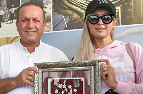 Προκλητική η «χρυσή» κληρονόμος Πάρις Χίλτον