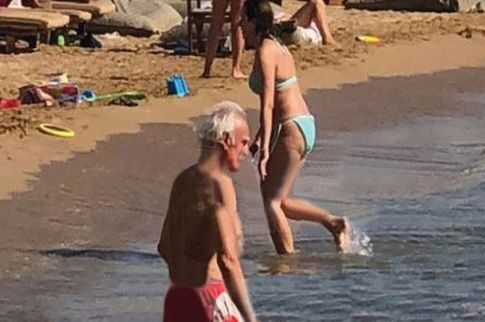 Για μπανάκι στον «Αστέρα» ο φτωχός Ακης