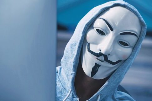 «Anonymous» τρόμος στα ΕΛ.ΤΑ.