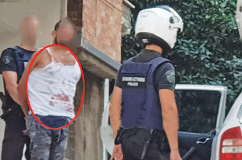 Μαχαίρωσε τη φίλη της αδελφής του
