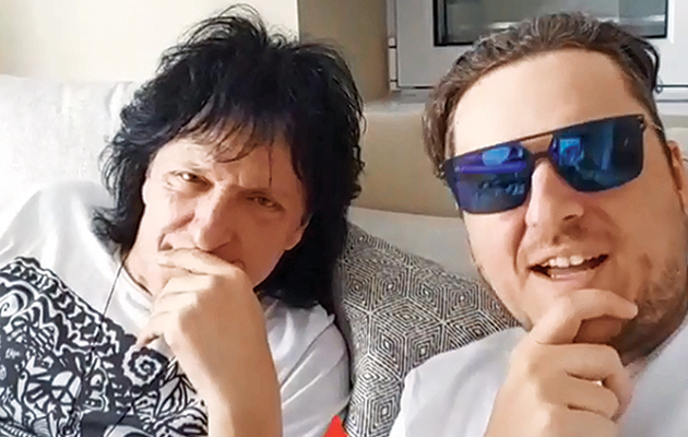 Με τον γιο του, τον σκηνοθέτη Βαγγέλη Τσαουσόπουλο