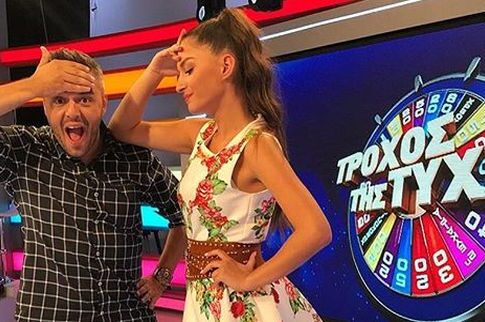 Εντυπωσιακή μελαχρινή θα γυρίζει τον «Τροχό»