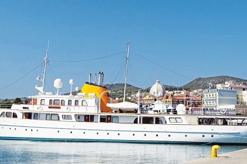 Τις ομορφιές της Λέσβου απολαμβάνει ο εμίρης του Κουβέιτ