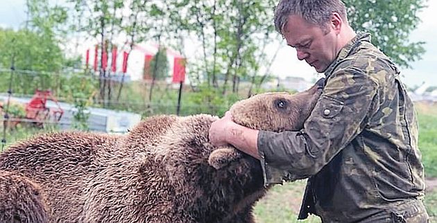 4392068-6184673-best_pals_mr_ivanov_and_his_colleagues_are_now_building_a_proper-a-9_1537361433475