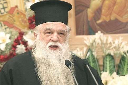Ο Αμβρόσιος είδε θεϊκό σημάδι και επιτέθηκε  στον Τσίπρα