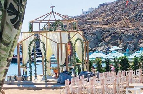«Θαύμα» στη Μύκονο! Κιτς εκκλησάκι «φύτρωσε» στο Nammos
