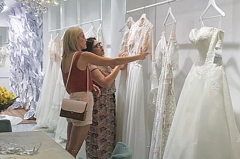 Μαντώ Γαστεράτου με λάμψη Swarovski