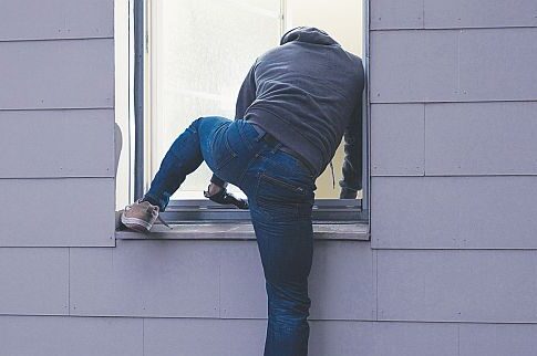 Εκανε «φροντιστήριο» στις διαρρήξεις στον 14χρονο γιο του!