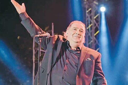Βασίλης Καρράς: «Υπάρχει μια έπαρση στoυς καλλιτέχνες»