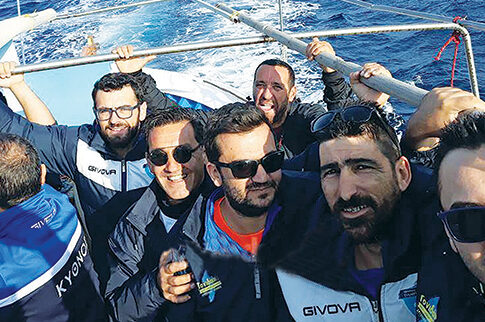 Τράβηξαν κουπί για να παίξουν ποδόσφαιρο!