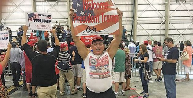 23_f3_5450642-6322393-sayoc_is_seen_at_a_trump_rally_he_was_arrested_on_friday_in_conn-a-3_1540640916130