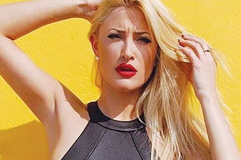 Η Ιωάννα Τούνη απόλαυσε το παγωτό της