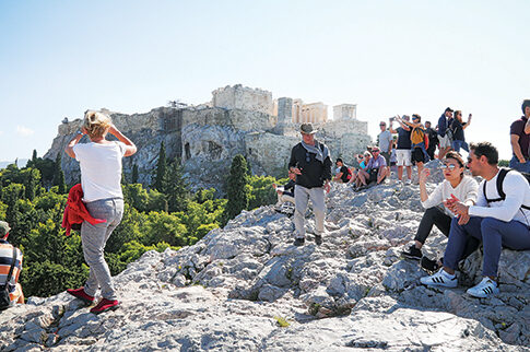 Οι τουρίστες είδαν με το «κιάλι» την Ακρόπολη