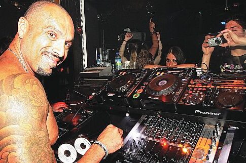 Mix με ecstasy για τον dj Ντέιβιντ Μοράλες