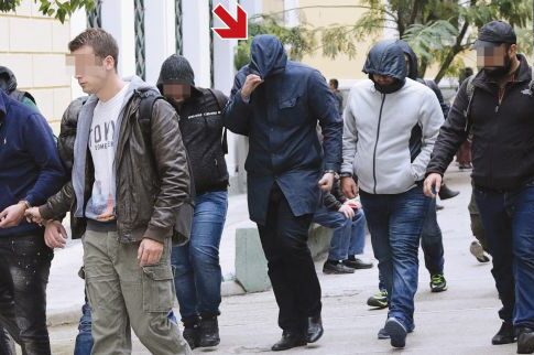 Αλισβερίσια με «κέικ», «τούρτες» και «βούτυρο»