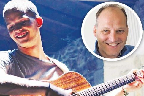 O ωραίος Athan στα χνάρια του καλλιτέχνη πατέρα του