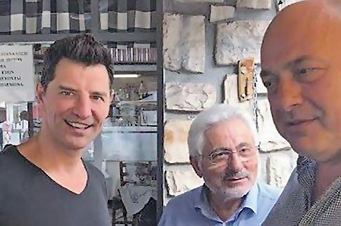 Στην υγειά του Σάκη!