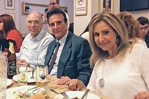 Αφησαν τα... μαγειρέματα και  πήγαν βουρ για μπιφτέκια!