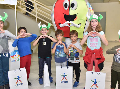 Η «ΚερKidα ΟΠΑΠ» ντύνεται στα χρώματα της «Ομάδας Προσφοράς»