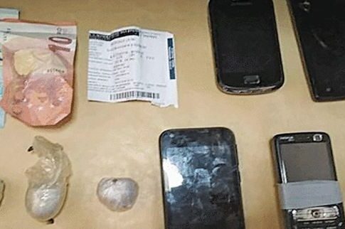 Εκρυψε στα απόκρυφά της συσκευασίες ηρωίνης