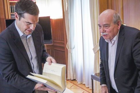 Οι πρώτοι τόμοι του Φακέλου της Κύπρου στον Τσίπρα