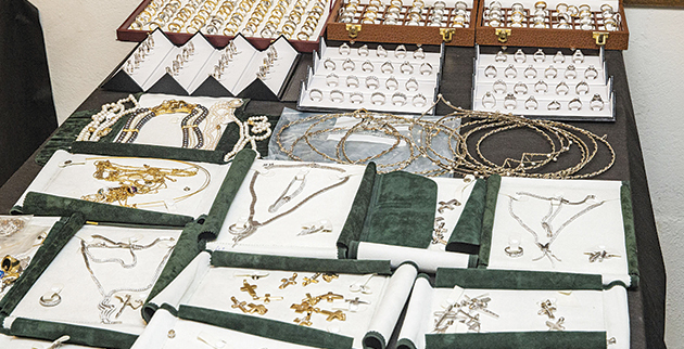 Μέρος των πολύτιμων αντικειμένων που κατέσχεσαν οι Αρχές