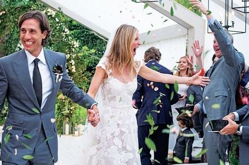 5697434-6346649-newlyweds_gwyneth_paltrow_shares_first_picture_of_her_wedding_to-a-56_1541173734825
