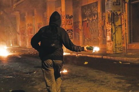Πολεμοφόδια για το μπάχαλο