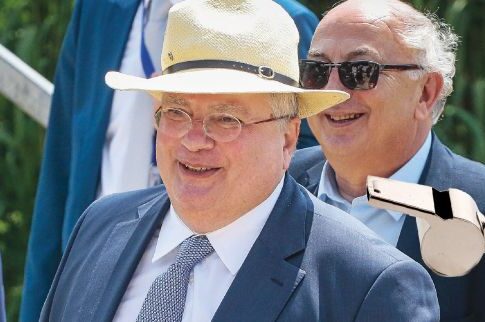 Στη σέντρα ο Νίκος Κοτζιάς