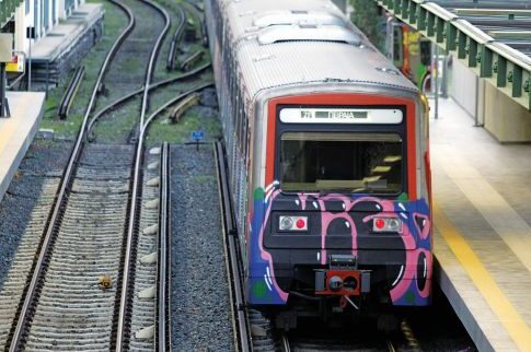 Τραυματισμός 29χρονης από νέα επίθεση σε συρμό του ΗΣΑΠ στα Πετράλωνα