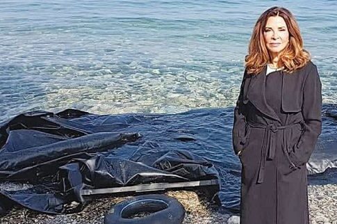 Η Μιμή Ντενίση μιλά στην «Εspresso» για όσα έζησε στους καταυλισμούς προσφύγων στη Μυτιλήνη