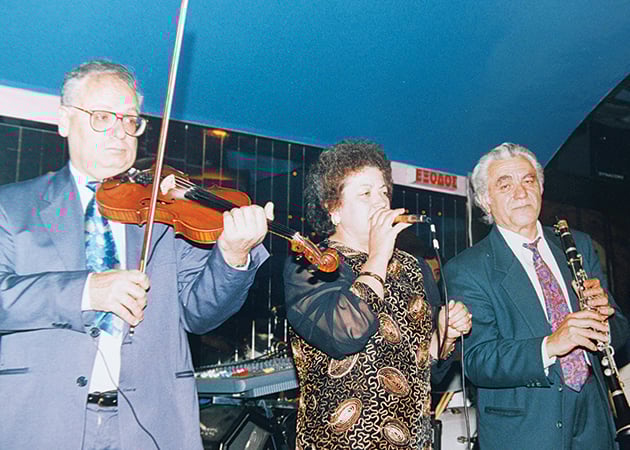 Στην πίστα με τη μεγάλη ερμηνεύτρια Τασία Βέρρα