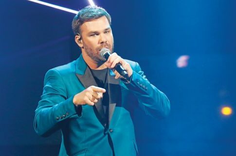 «Πόλεμος» για τη συναυλία του Σαμπάνη σε χριστουγεννιάτικη γιορτή