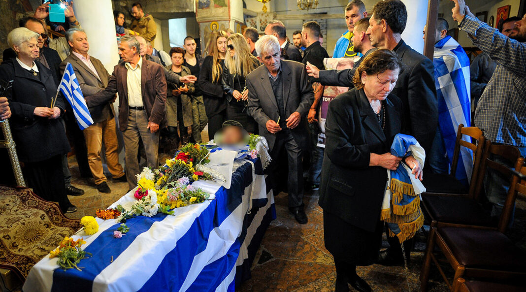 Η μητέρα του Κωνσταντίνου Κατσίφα σε μια αποκλειστική συνέντευξη «γροθιά στο στομάχι»!