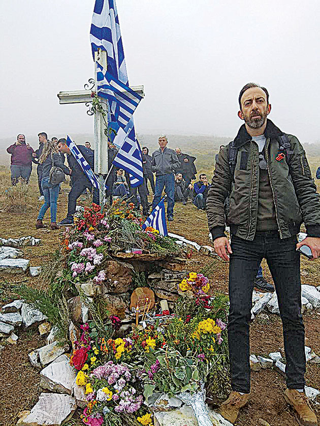 Ο διευθυντής της «Espresso» Γιώργος Πούλος στο σημείο όπου έπεσε νεκρός ο Κ. Κατσίφας