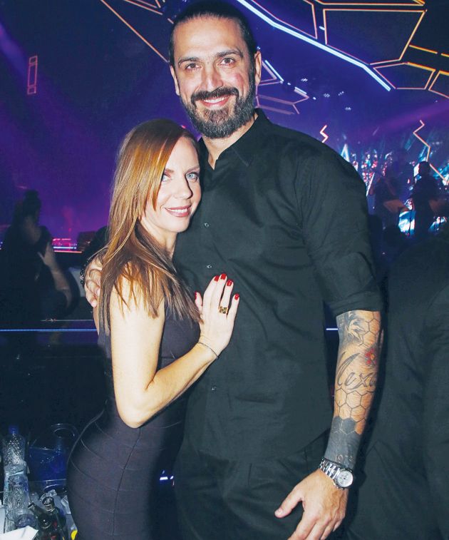 ΜΑΖΩΝΑΚΗ διάλεξαν η αδερφή του Βάσω και ο Μακρυνιώτης