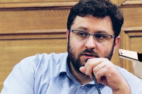 ΣΤΗΝ ΣΕΝΤΡΑ: Ο Κώστας Ζαχαριάδης