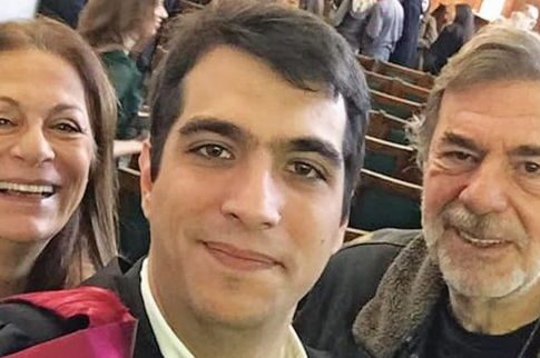 Καμάρι για τον πτυχιούχο Δημήτρη
